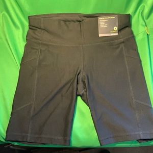 NWT JUNIOR WOMENS XERSION BIKE SHORTS BLACK SZ SMALL MID RISE